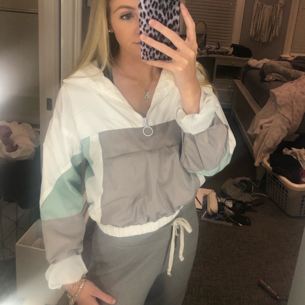 FOREVER 21 WIND BREAKER NEVER WORN